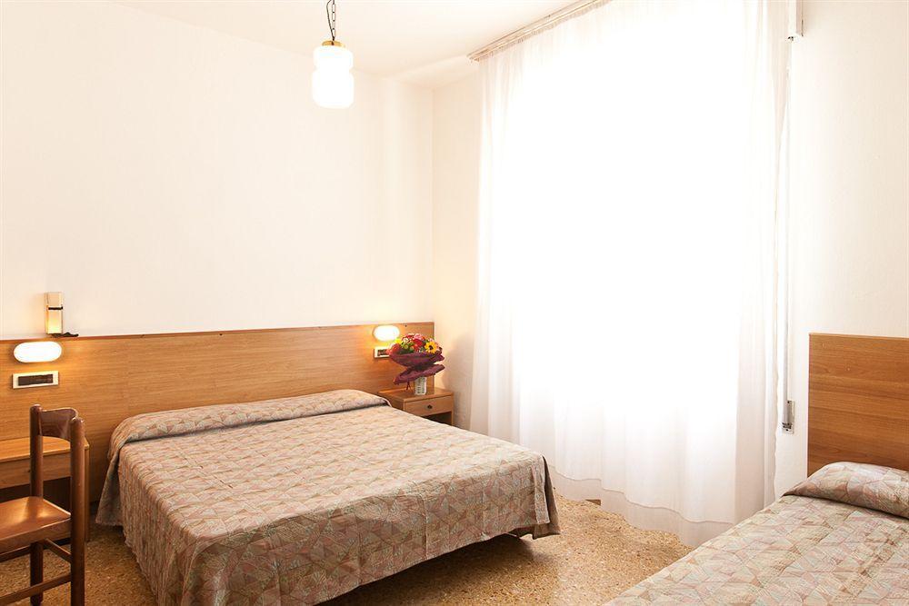 Hotel Manzoni Lido di Jesolo Luaran gambar