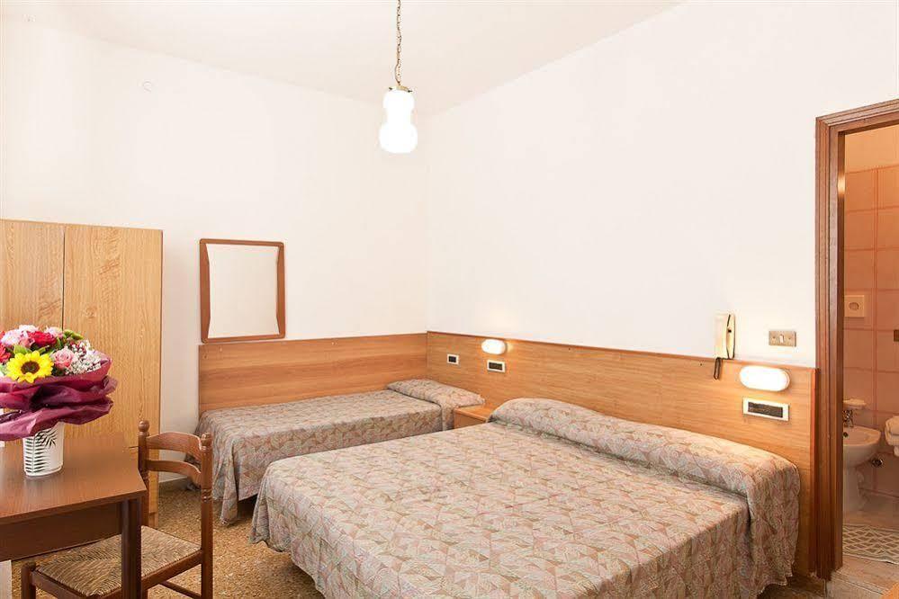 Hotel Manzoni Lido di Jesolo Luaran gambar